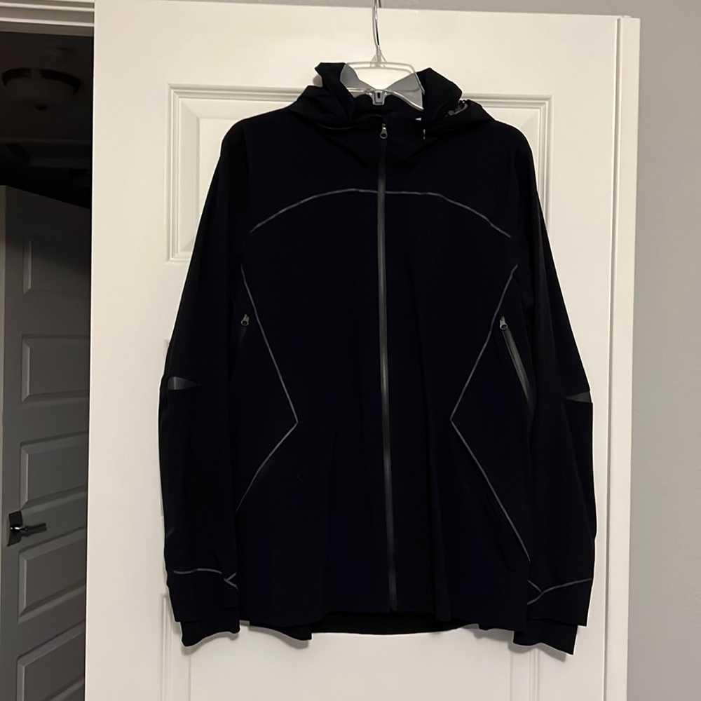 Lululemon Runaway Rain Jacket in Black